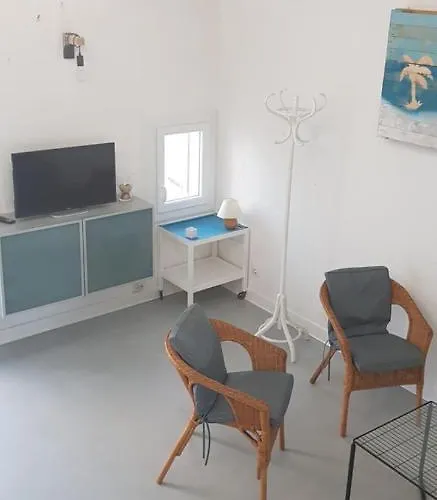 Les Pieds Dans Le Sable Agde